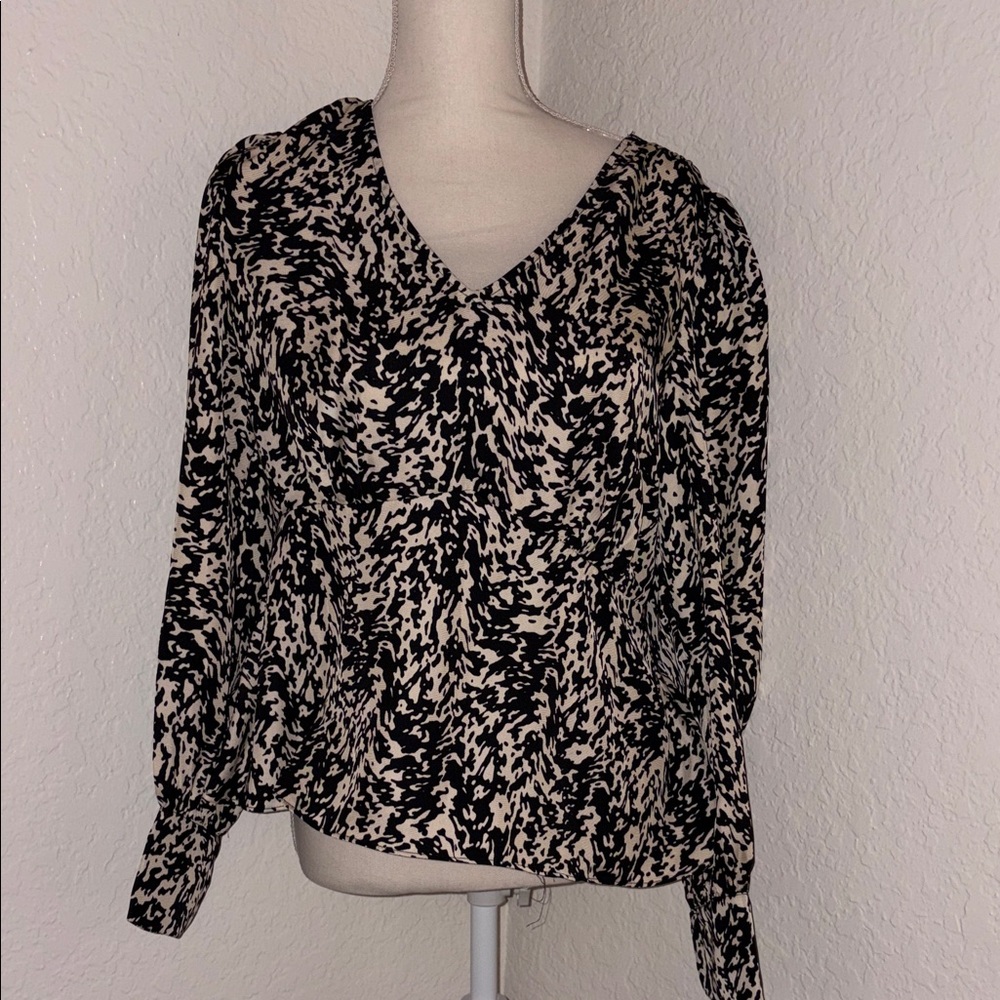 Gibson Latimer Black and Cream Patterned Blouse
